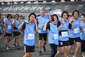 BIB: 5255, 537, 5225
                            <button type="button" onclick="openModal(10464425)" class="btn btn-primary btn-sm float-right btn-popup" data-toggle="modal" data-target=".modal-high-quality">
                        <i class="fas fa-shopping-cart"></i> Add to Cart
                    </button>
                                            <button type="button" onclick="isThisMe(10464425, true)" class="btn btn-success btn-sm float-right btn-popup btn-isme hidden" data-toggle="tooltip" data-placement="bottom" title="นี่คือรูปของคุณใช่ไหม คลิกที่นี่เพื่อเอาเข้าอัลบั้ม">
                        <i class="fas fa-plus"></i> Add to album
                    </button>
                    <button type="button" onclick="isThisMe(10464425, false)" class="btn btn-warning btn-sm float-right btn-popup btn-isnotme hidden">
                        <i class="fas fa-ban"></i> Remove from album
                    </button>